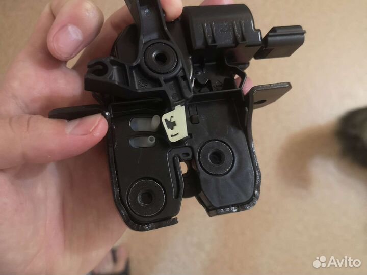 Замок багажника granta + ответка + разъем