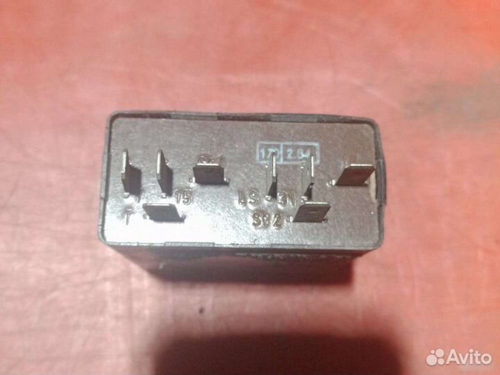 Реле холостого хода Audi 200 1988