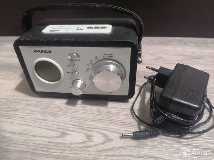 Портативный радиоприемник hyundai