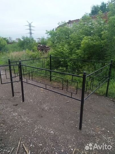 Оградка металлическая
