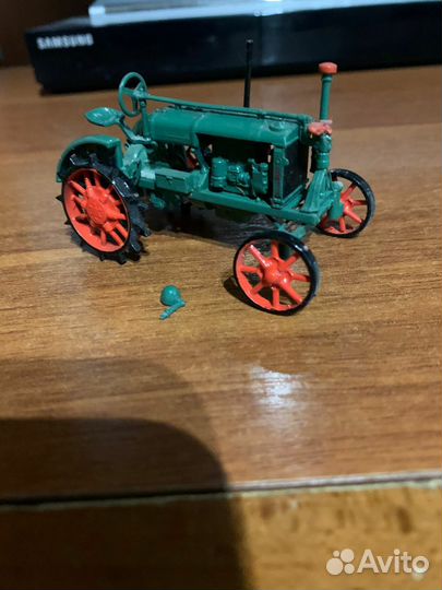 Модель трактора 