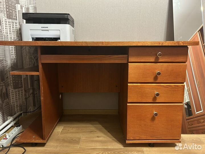 Продам компьютерный стол