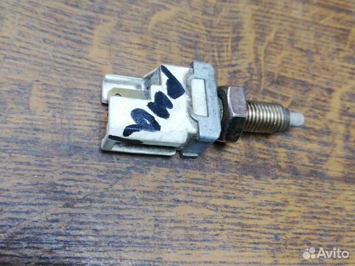 Концевик стоп-сигнала Киа Рио 1