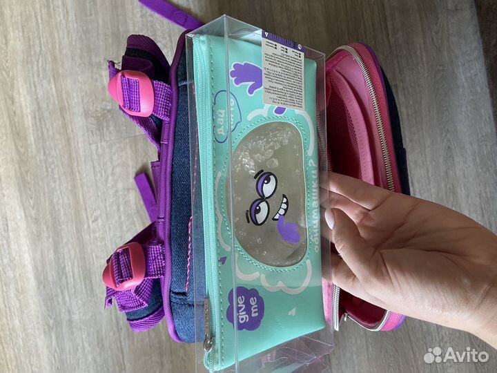 Продам пенал и портфель новые