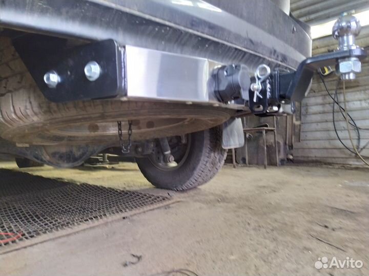 Фаркоп на Toyota Fortuner 2016