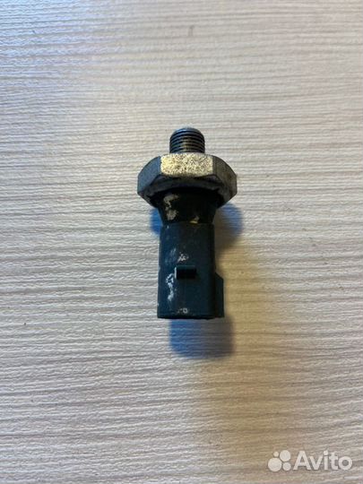Датчик давления масла Volkswagen Polo