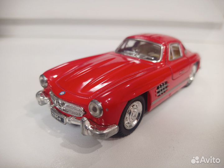 Модель автомобиля Mercedes 300sl 1954 Kinsmart