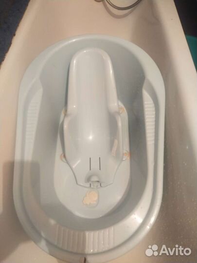 Столик для кормления.Ванночка для купания малыша