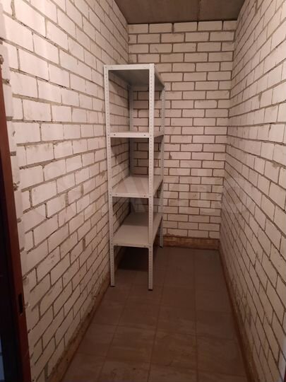 Склад-кладовка: 2; 3; 5,4 м²