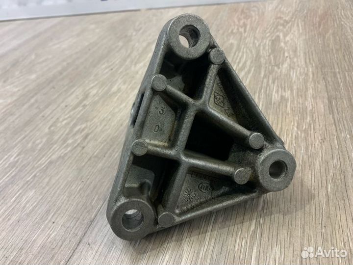 Кронштейн Renault Laguna X74 2.0 F4R713 2004