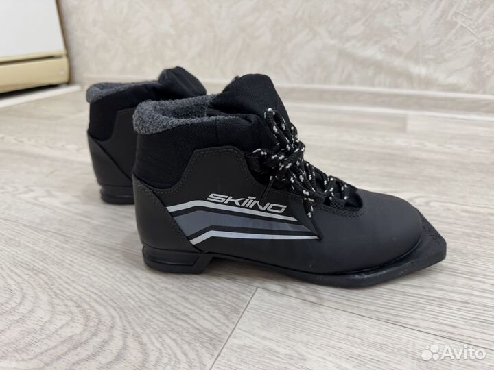 Лыжные ботинки Skiing