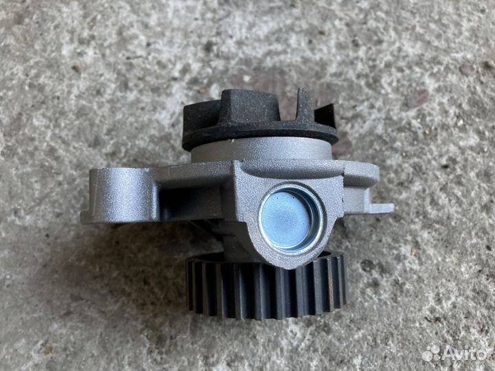 Помпа водяная Audi A6 / Ауди 90, 8C0