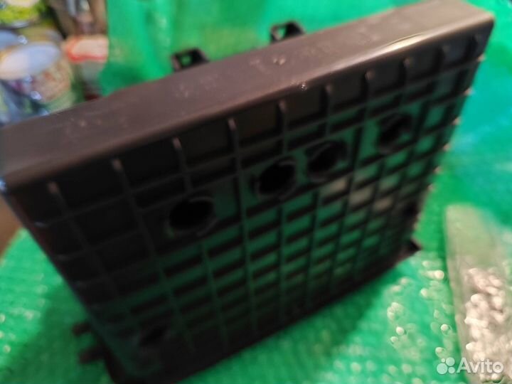 Ящик под левое сиденье Skoda Oktavia A7