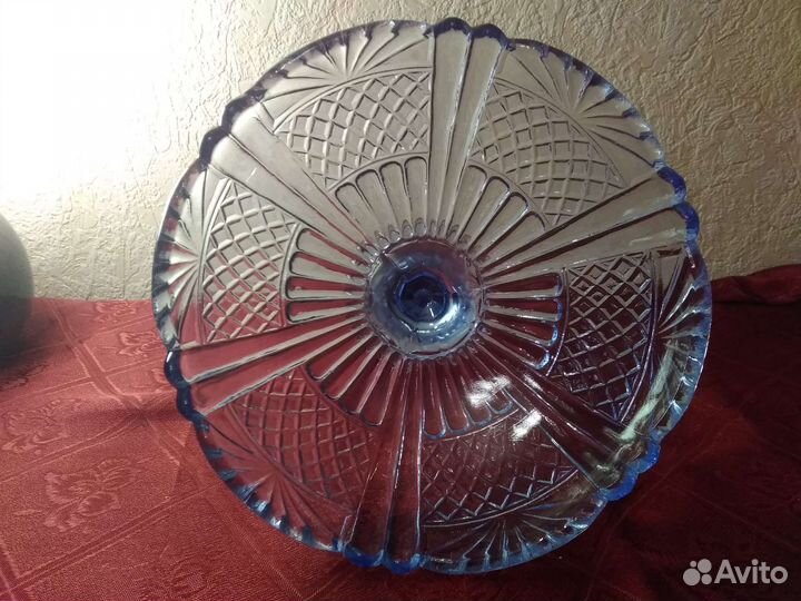 Ваза для фруктов на ножке