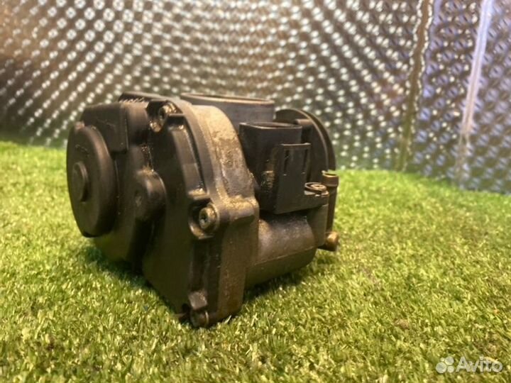 Дроссельная заслонка Volkswagen Golf 4 хэтчбек 1.4