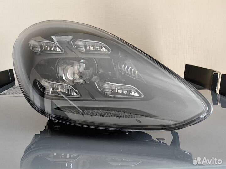 Фара правая на Porsche Panamera 4S ll