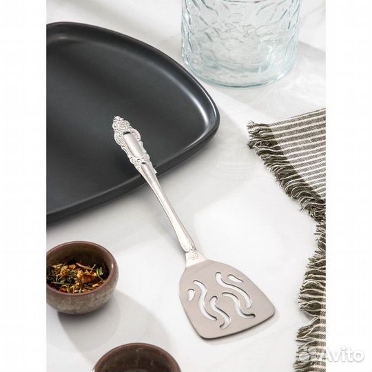 Лопатка из нержавеющей стали перфорированная «Коро