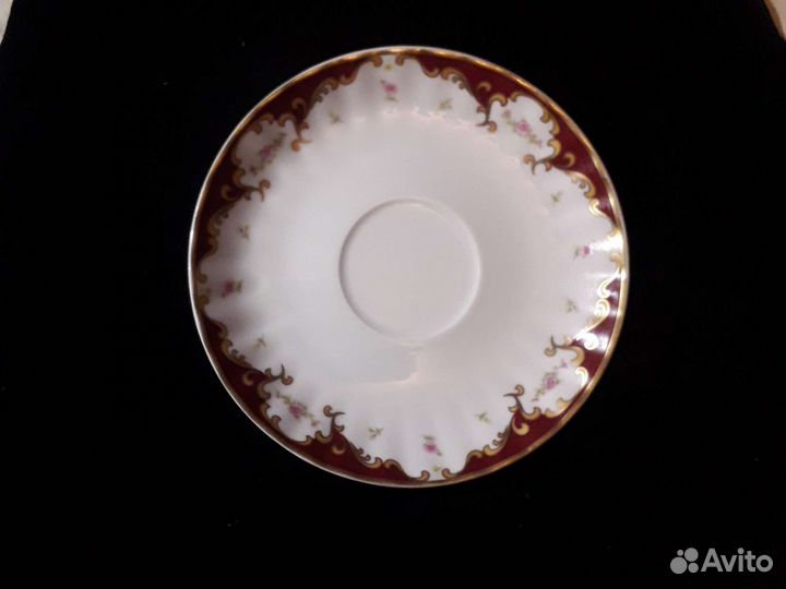 Чашки и блюдца разные