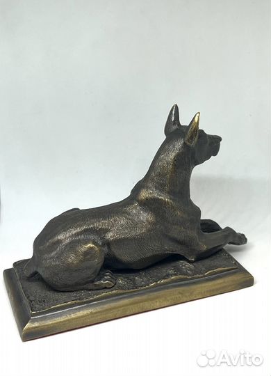 Доберман из бронзы - сувенирное изделие