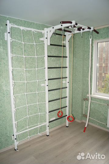 Шведская стенка черно-белая с сеткой арт7