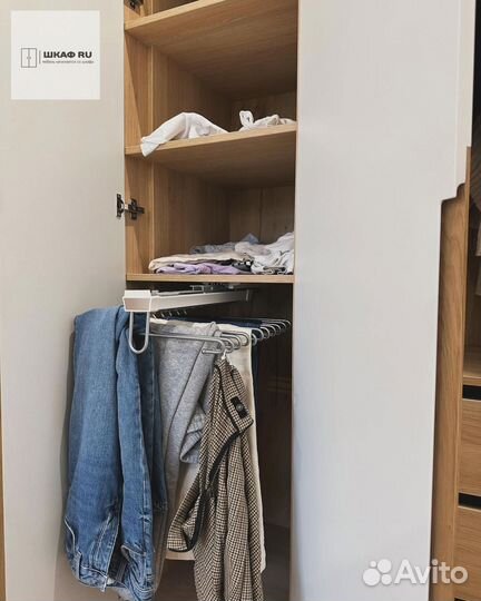 Шкаф распашной с полками