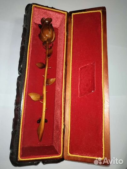 Роза из дерева в деревянной шкатулке ручной работы