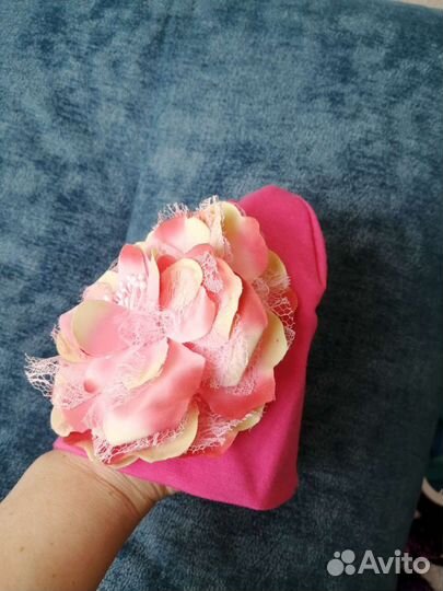 Шапка для девочки с цветком