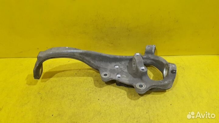 Кулак поворотный левый Mercedes-Benz C-klasse W205