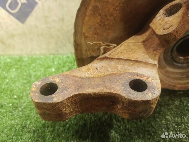 Кулак поворотный передний правый Mitsubishi Lancer