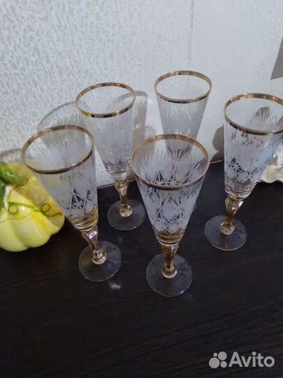 Хрустальные бокалы под шампанское