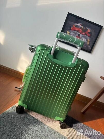 Чемодан rimowa