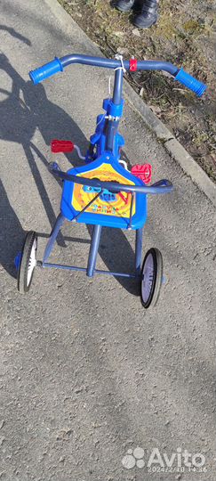 Трёхколёсный велосипед синий трактор