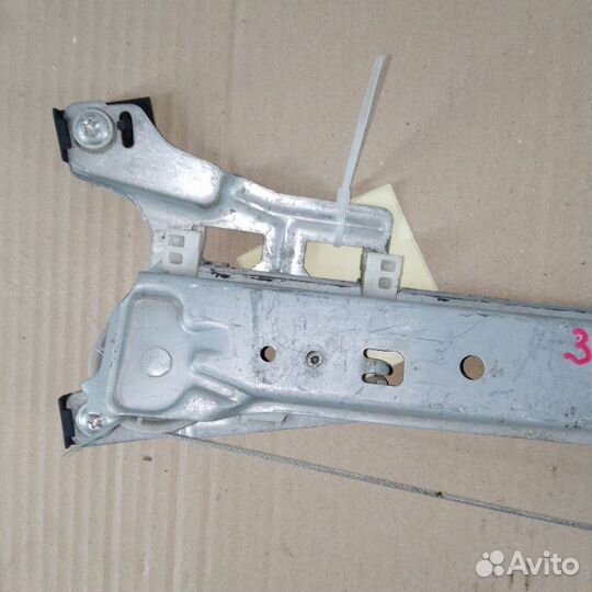 Стеклоподъемник двери задний правый Mercedes Benz