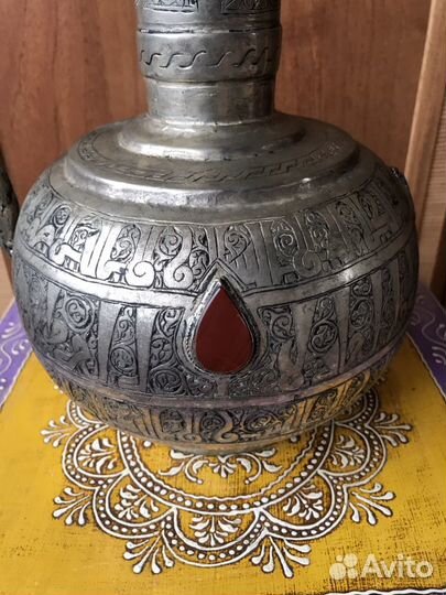 Персидский серебряный кувшин с агатами. Серебро