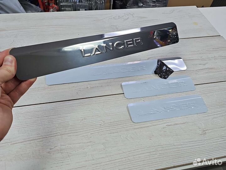 Накладки на пороги mitsubishi lancer 10 митсубиши