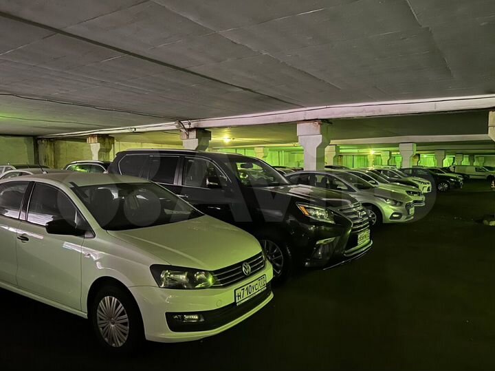 Машиноместо, > 30 м²