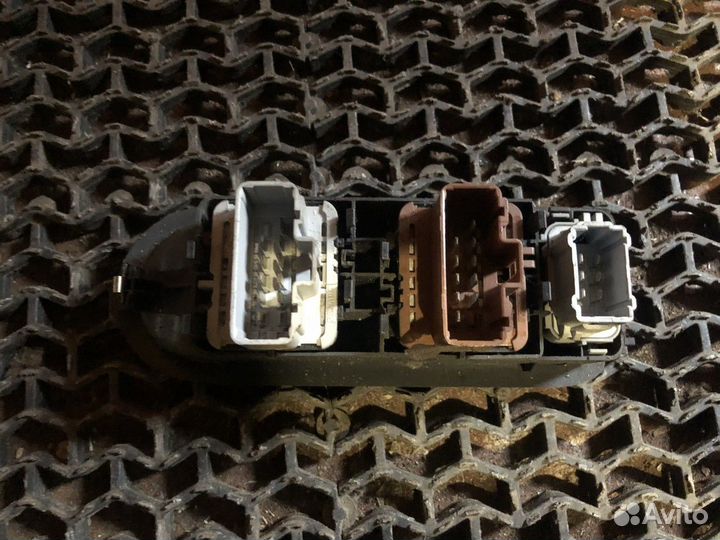 Блок управления стеклоподъемниками Меган 2