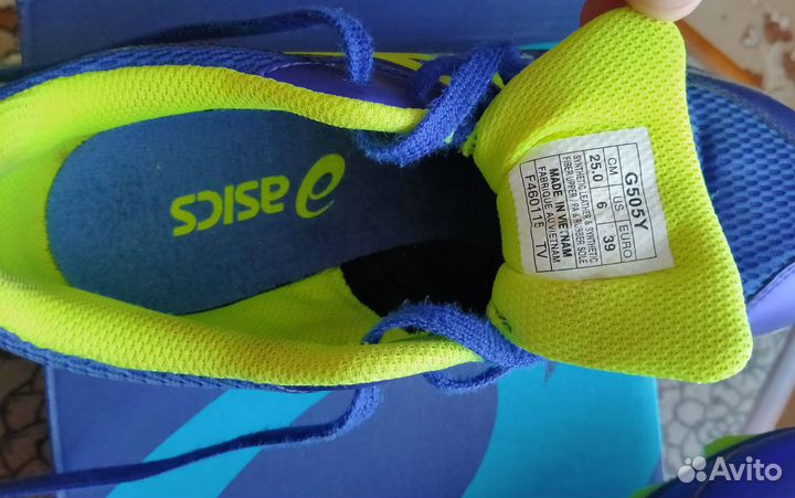 Продам шиповки для прыжков Asics