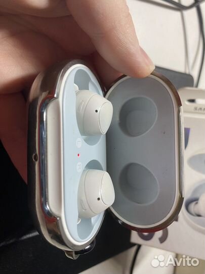 Беспроводные наушники samsung galaxy buds