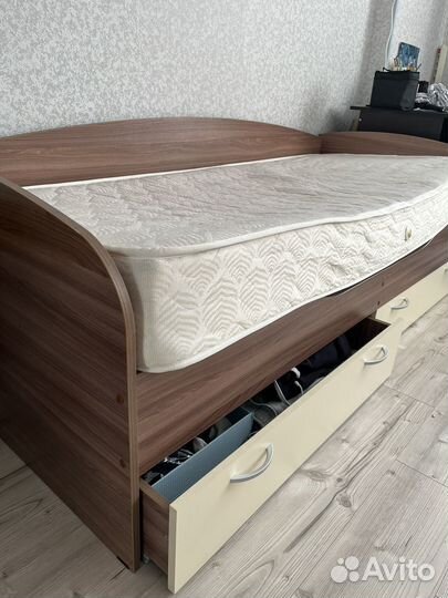 Детская кровать с матрасом