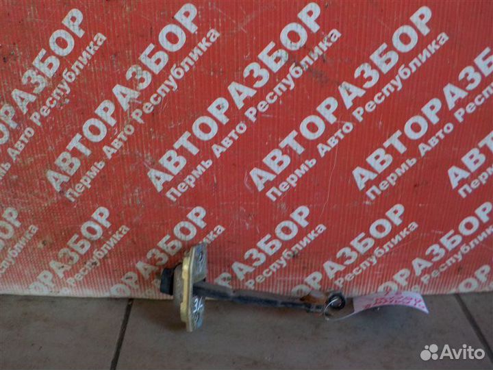 Ограничитель хода двери задний левый Toyota Rav 4