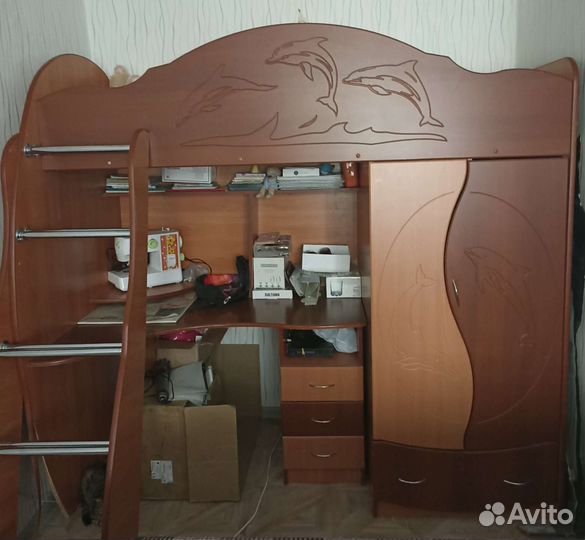 Кровать чердак со столом и шкафом