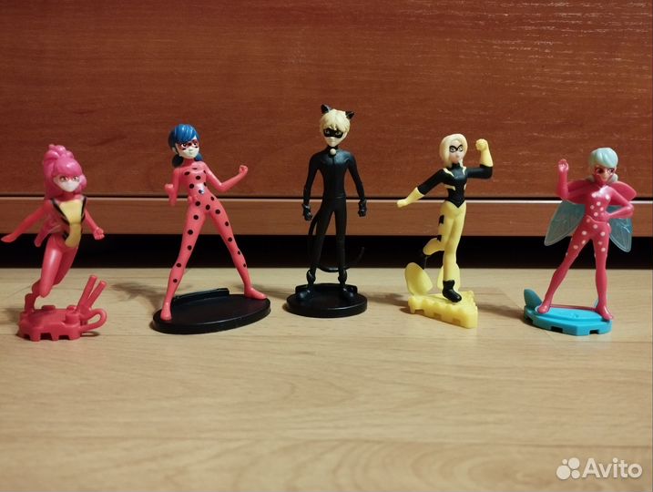 Фигурки Леди Баг и Супер-Кот из киндера