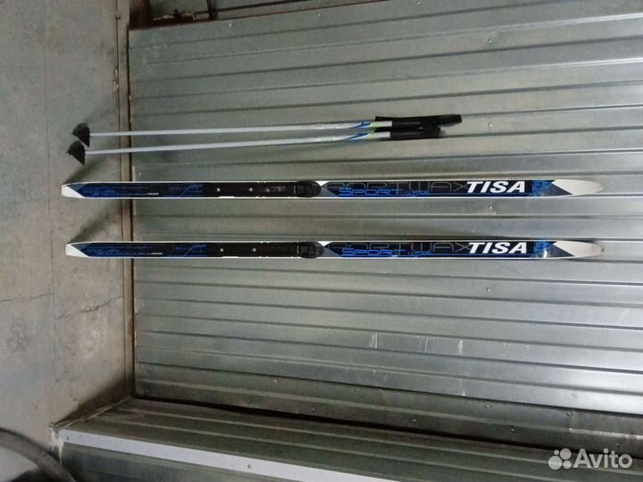 Комплект беговых лыж с палками в чехле