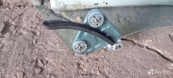 Стекло двери subaru legasy BC 1