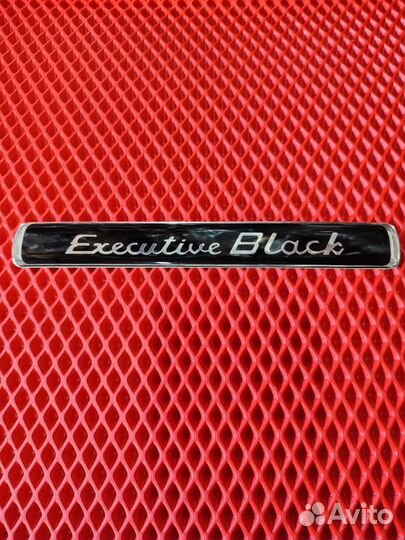 Эмблема шильдик на Таёту Executive Black