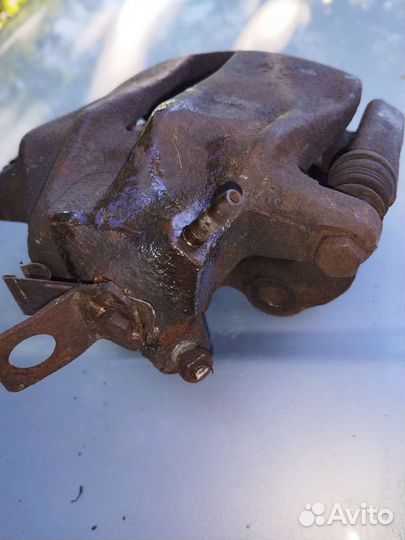 Суппорт передний audi 100