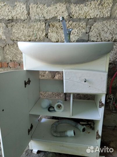 Раковина с краном бу