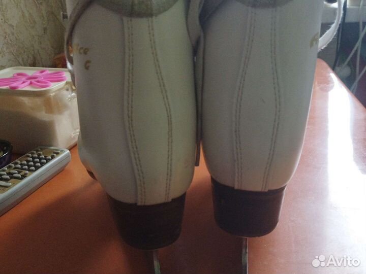 Коньки фигурные детские профессиональные 35р