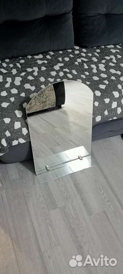 Зеркало в ванную с полочкой